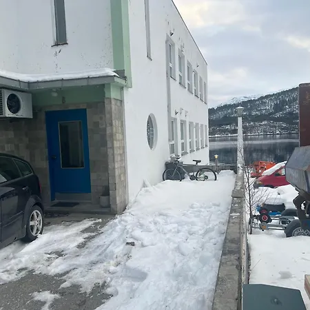 Ved Sjokanten, Alesundsvegen 1068 Apartmán *